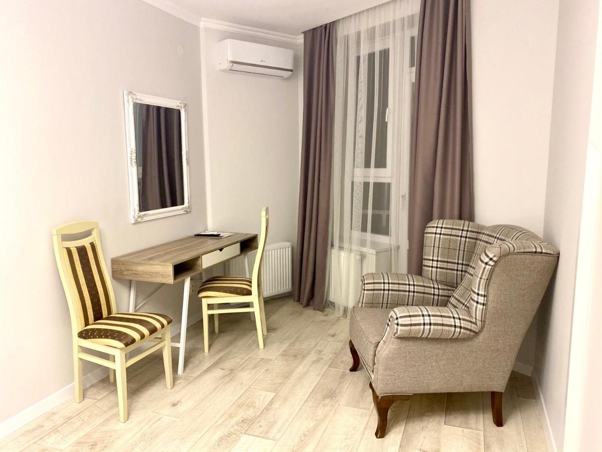 Opera Center Hotel & Apartments ลวีฟ ภายนอก รูปภาพ