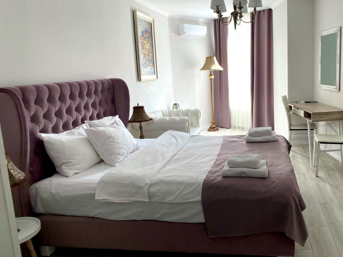 Opera Center Hotel & Apartments ลวีฟ ภายนอก รูปภาพ