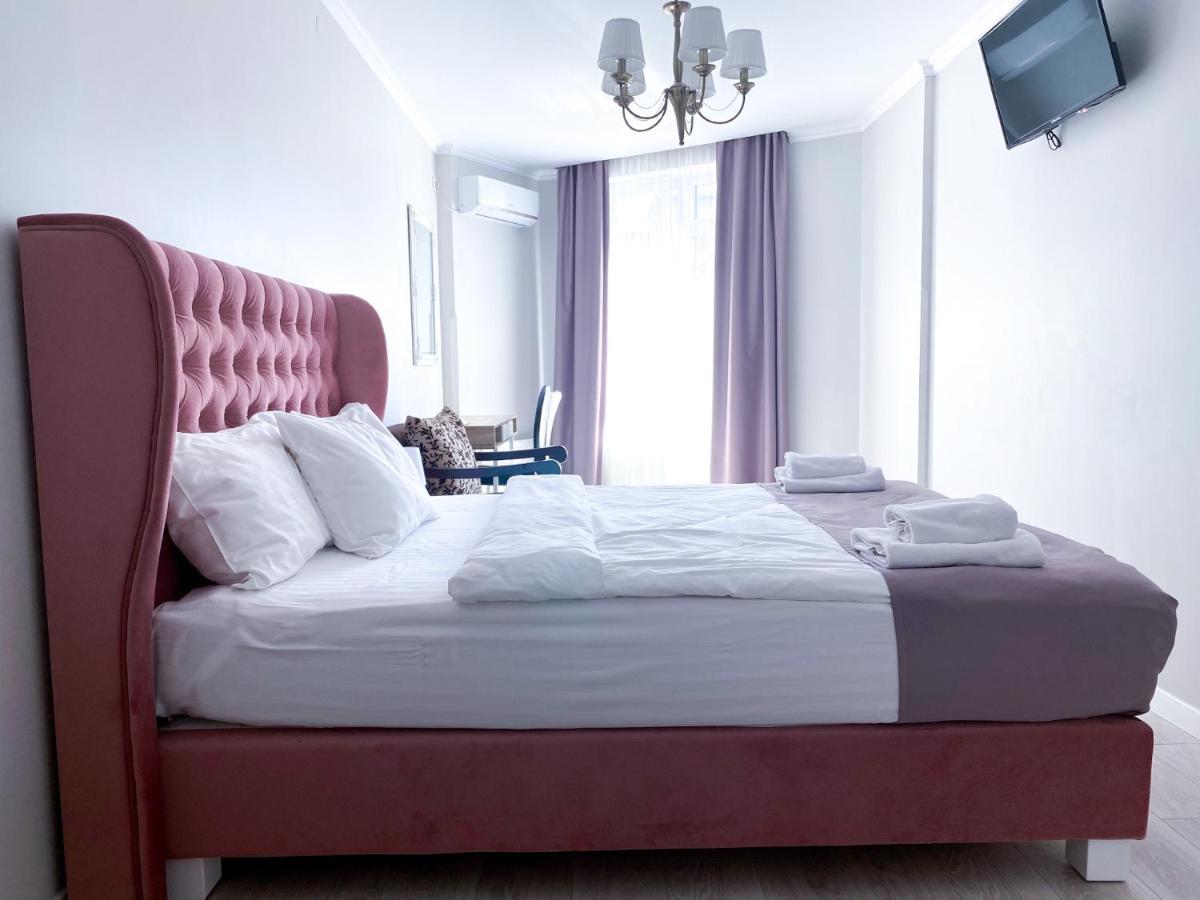 Opera Center Hotel & Apartments ลวีฟ ภายนอก รูปภาพ